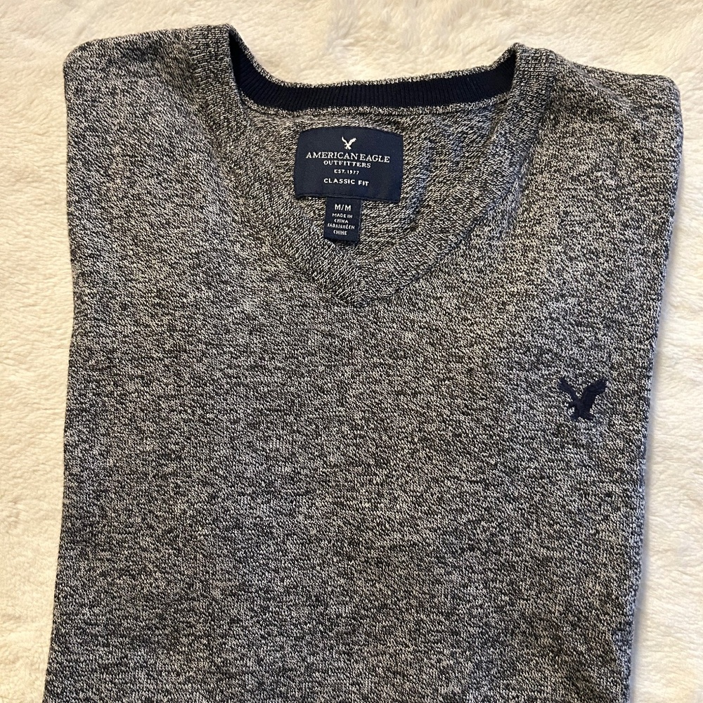 Men’s medium American Eagle v neck sweater